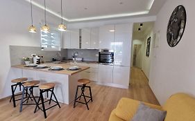 Relax And Enjoy Apartment Stobrec